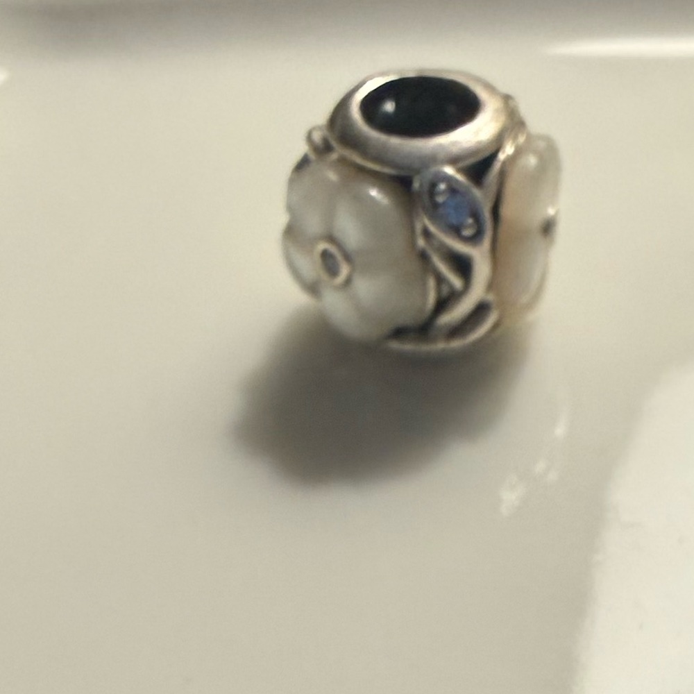 Pandora Silver and White Flower Charm - Picture 4 of 6